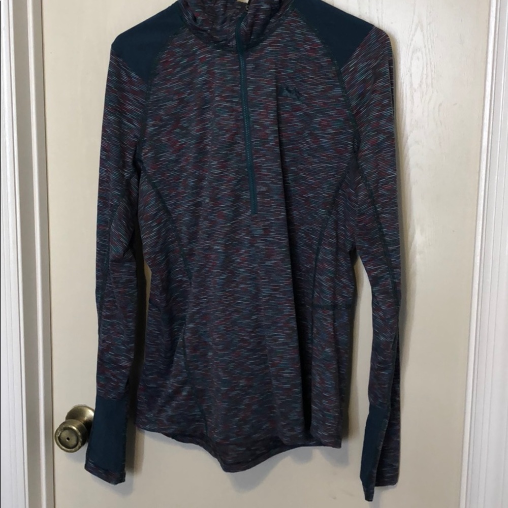 Long sleeve athletic top